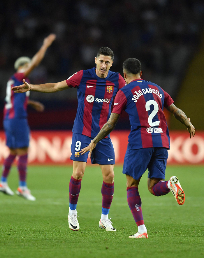 西甲国际比赛日走向成谜，巴塞罗那绝杀压哨，话题不断，身体对抗强度拉满